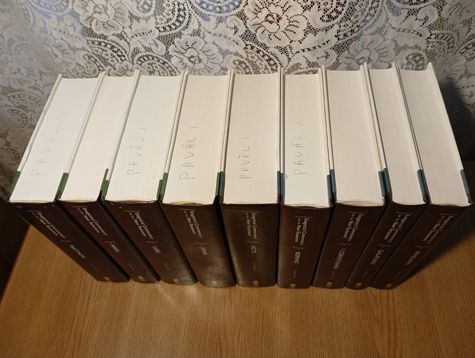 Pachet de 9 comentarii exegetice Zondervan engleză