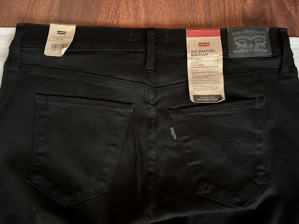 Blugi dama skinny si evazati Levis,marime 30/32 si 31/32