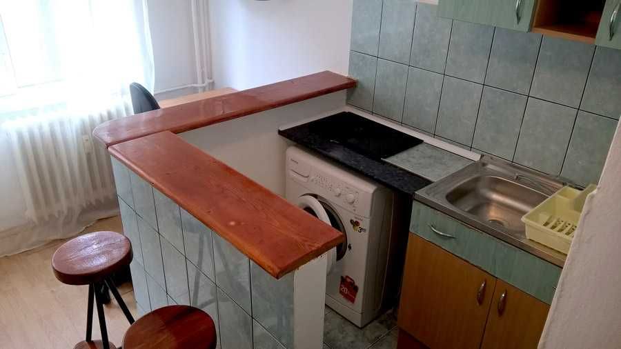 Închiriez cameră de camin mobilată, cu baie proprie, Nicolina