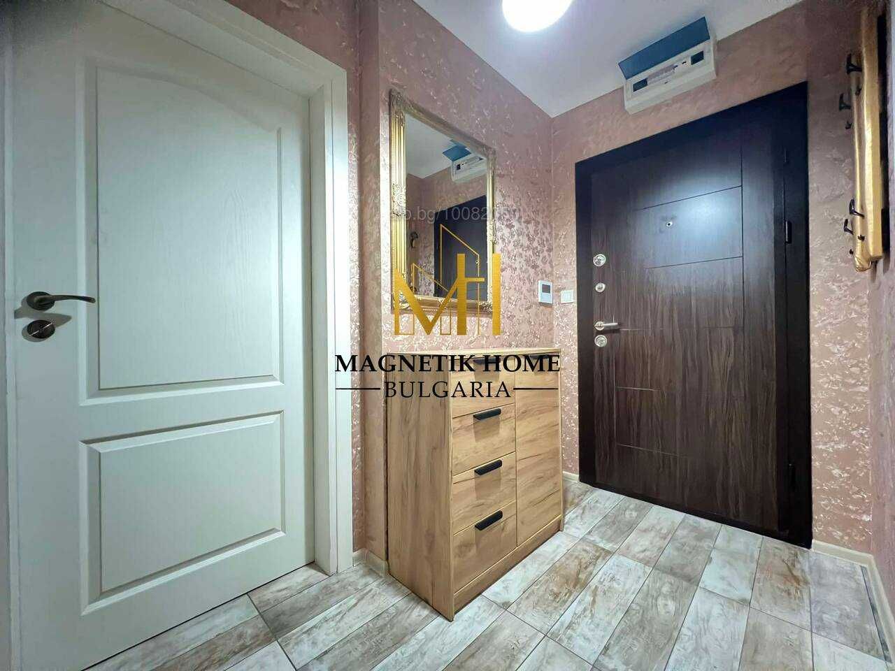 Дава се под наем Тристаен апартамент в Бургас, Център - 105 кв.м за 918 € - Снимка #2
