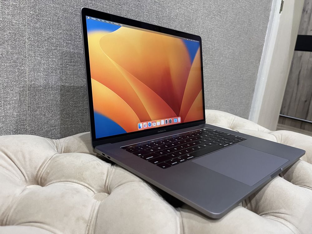 * Apple MacBook PRO 15 A1990 Late 2018 Core i7 Touch Bar из США