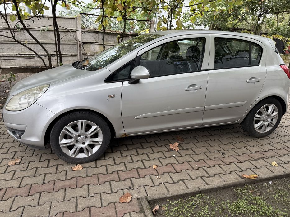 Opel corsa D 1.4 90 cp 2007