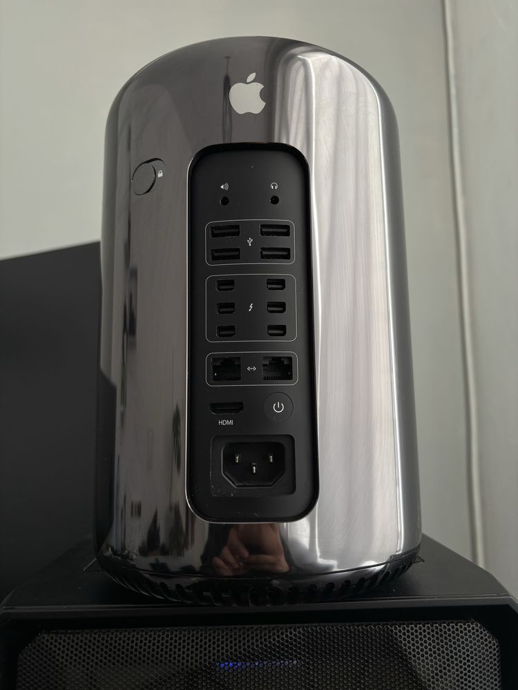 Mac Pro 6-Core Intel Xeon, 64GB RAM, Dual AMD FirePro D500