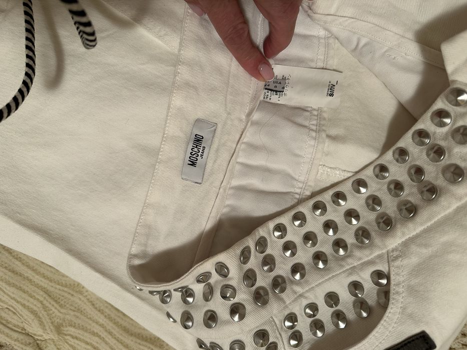 Пола Moschino бяла с капси