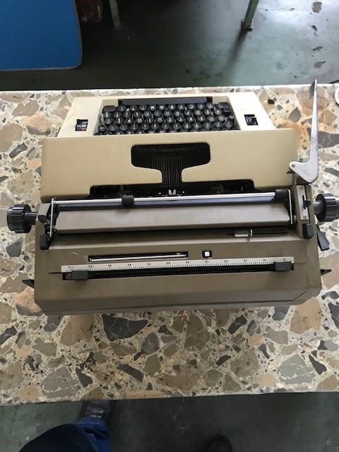 Masina de scris Robotron, ca noua, foarte putin folosita