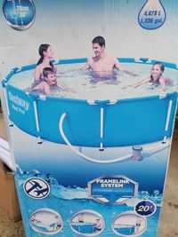 Piscina Bestway cu pompa de recirculare a apei