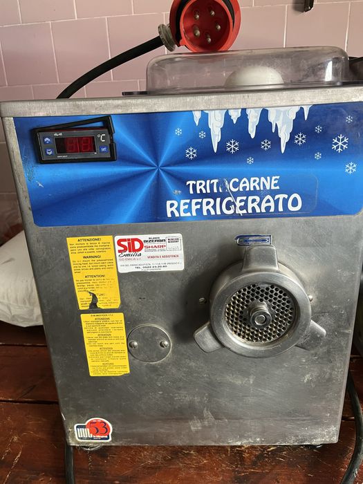 Vand 3 masini de tocat