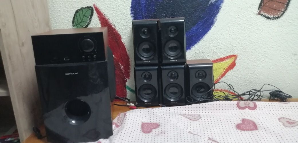 Vând  sistem audio serioux 5.1  450  de lei negociabil