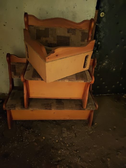 Продам срочно угловую куххогную зону дерево.