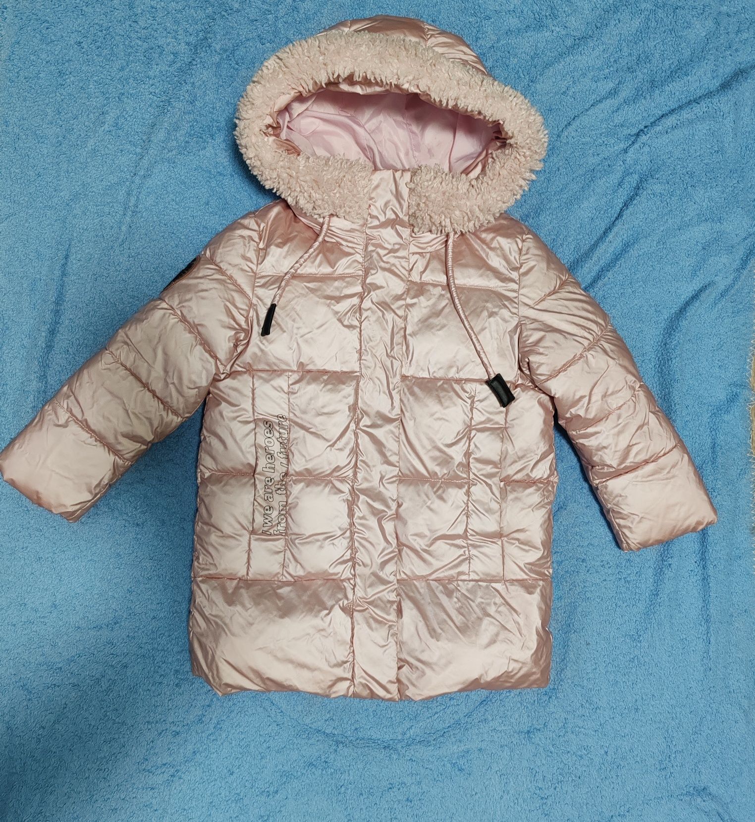 Куртка на девочку 4-5 лет