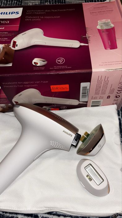 Фотоепилатор Philips Lumea BRI924