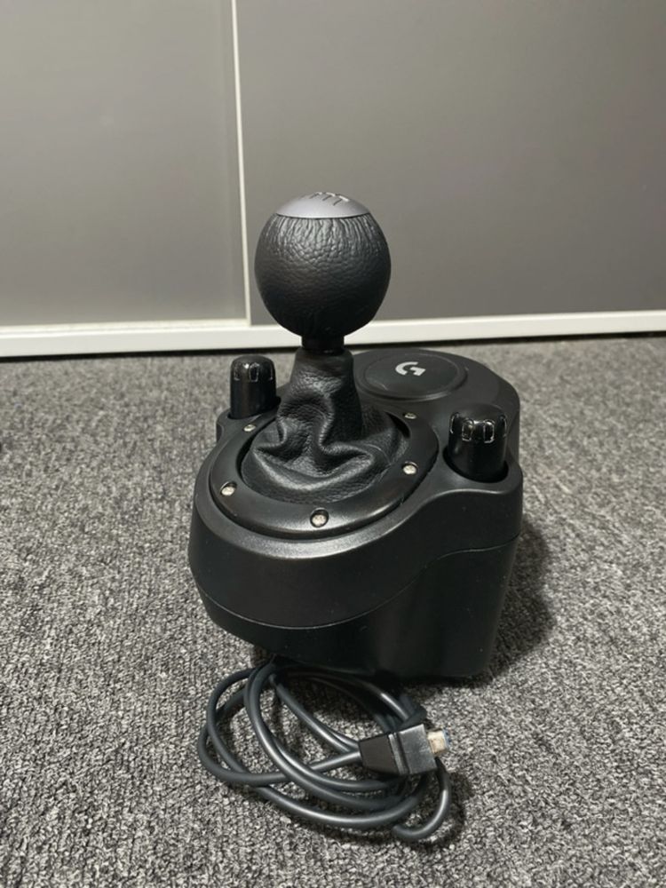 Logitech Driving Force G29 + Schimbator de viteze pentru PS4/5 sau PC