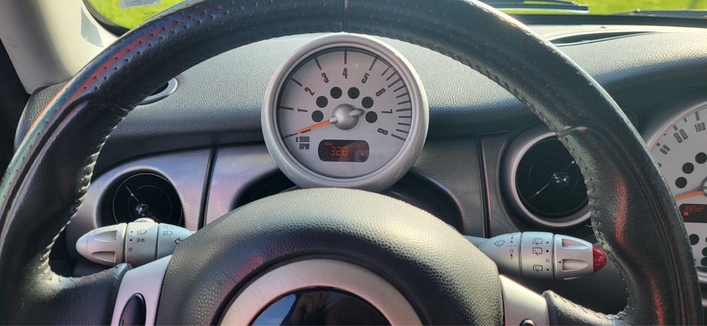 Продавам автомобил MINI COOPER S 1.6 i