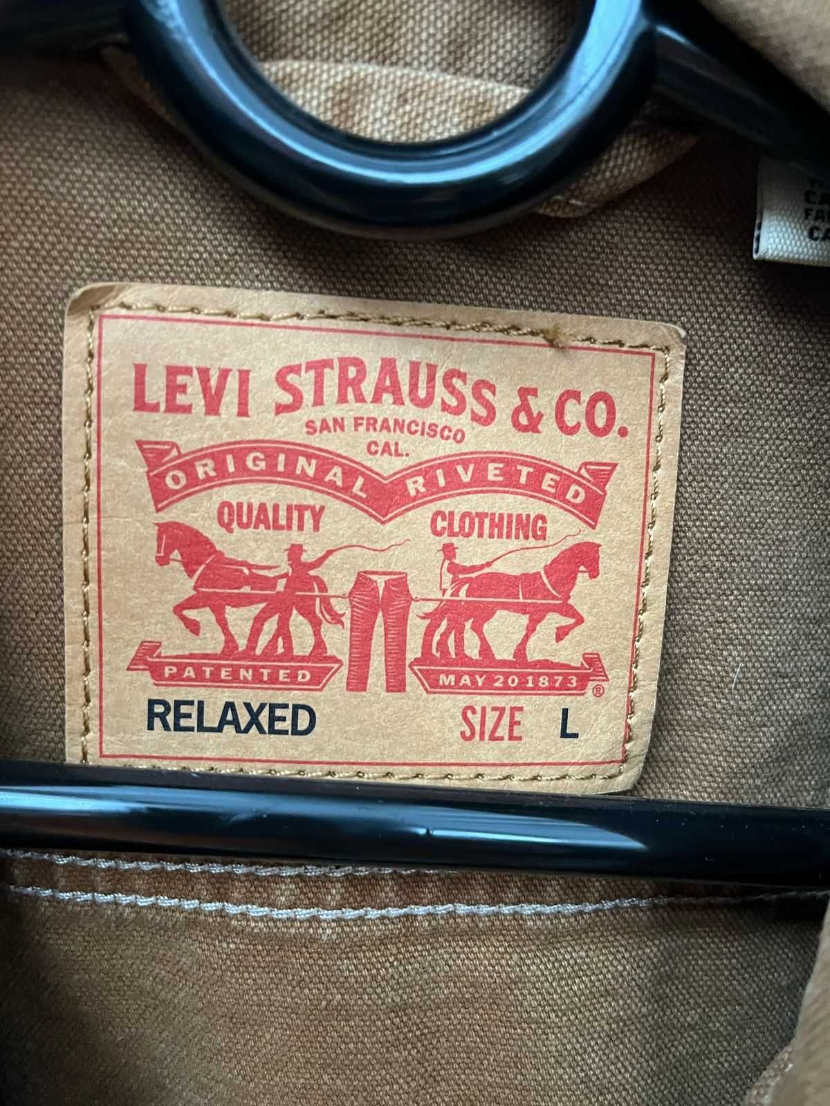 Продавам дънково яке LEVIS номер L