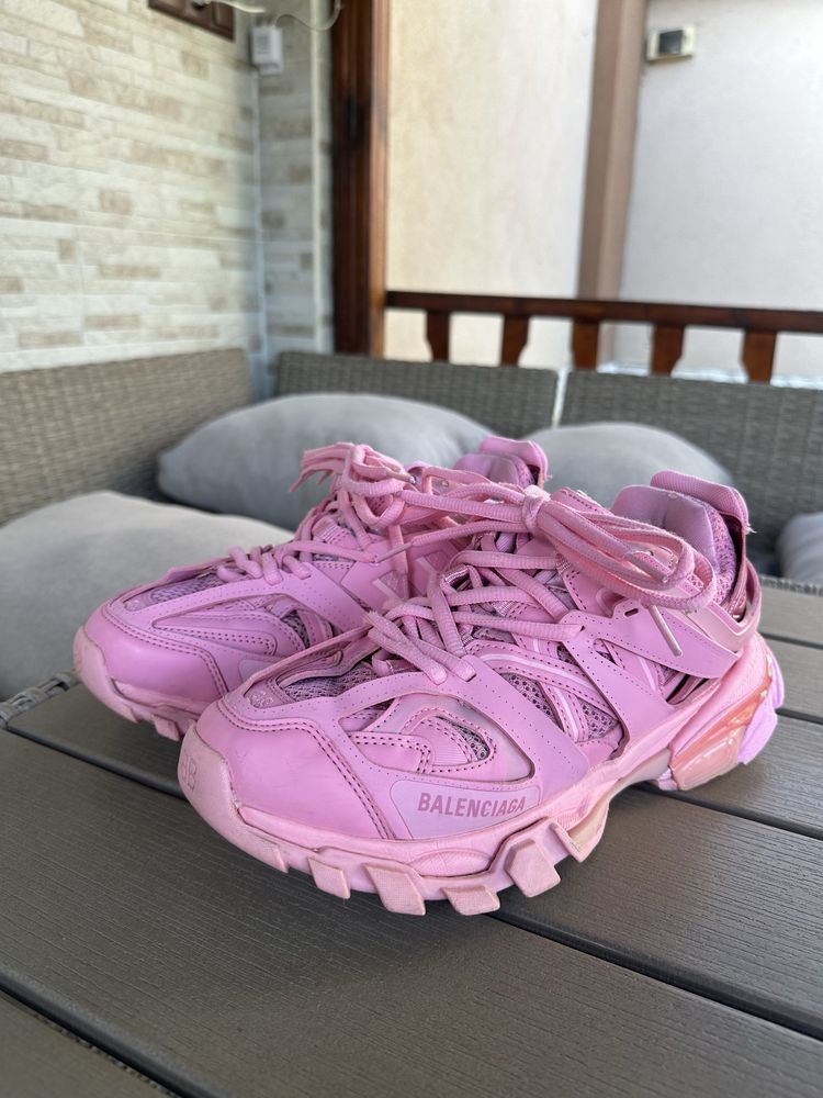 Balenciaga Track.