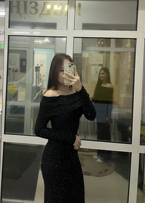 Вечерное платья, подчёркивает фигуру мой рост 170  элегантно смотрится