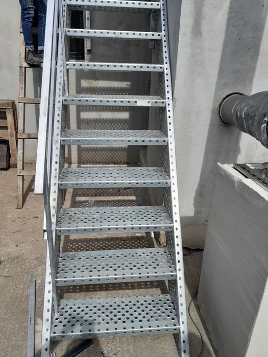 Scări metalice galvanizate la orice demisiune asiguram transport ori u