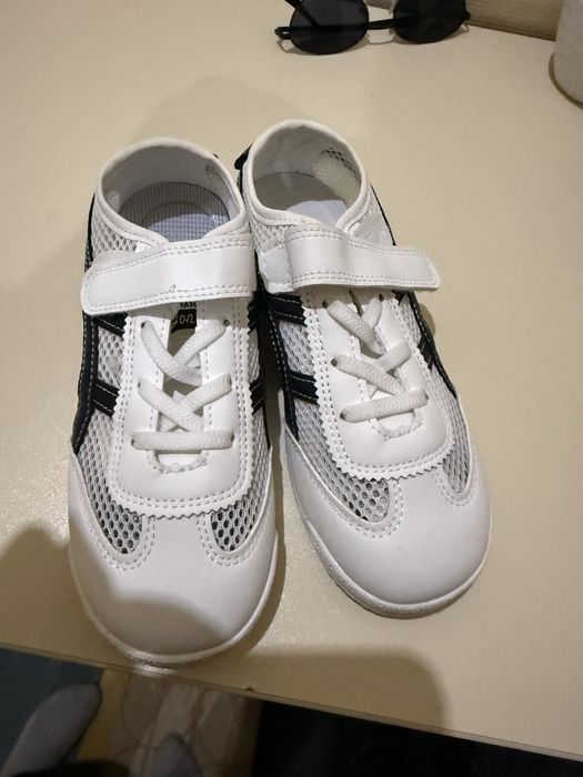 Новые кроссовки для мальчика