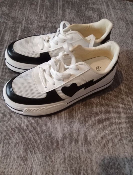 Женские кроссовки размер 38