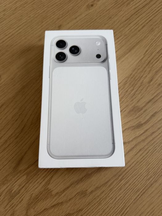 iPhone 17 Pro Max 256GB Silver