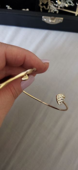 2 златисти нови гривни