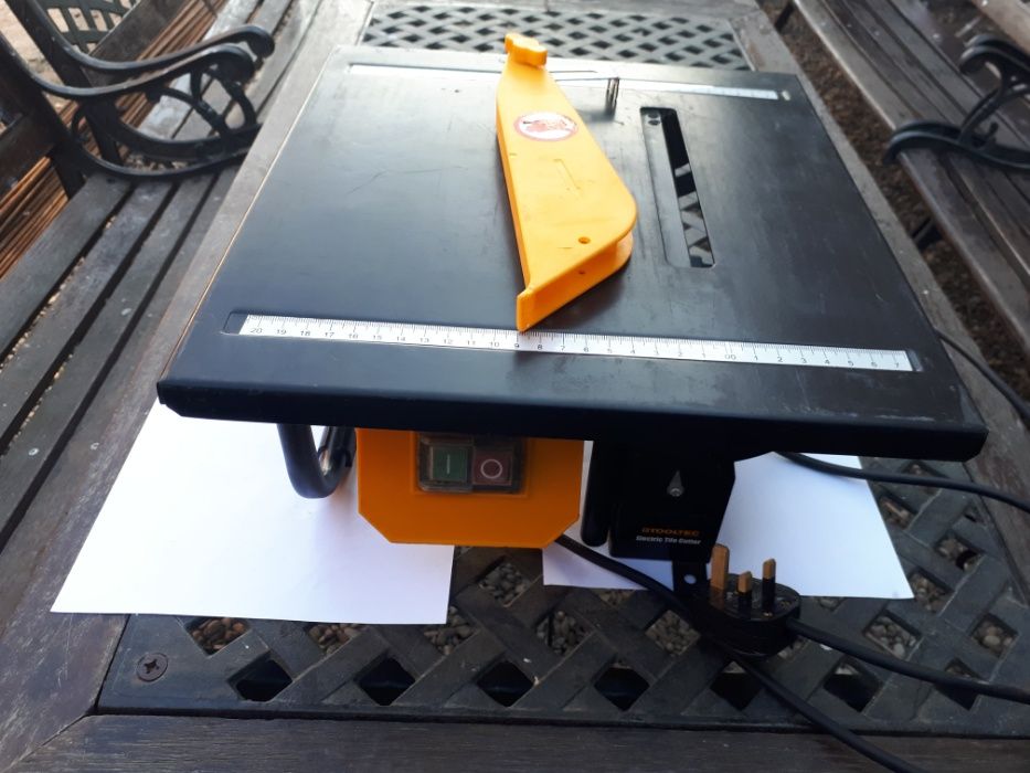 vand masina taiat gresie