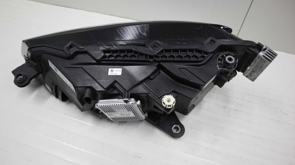 Десен FULL LED фар за SKODA Superb 3V