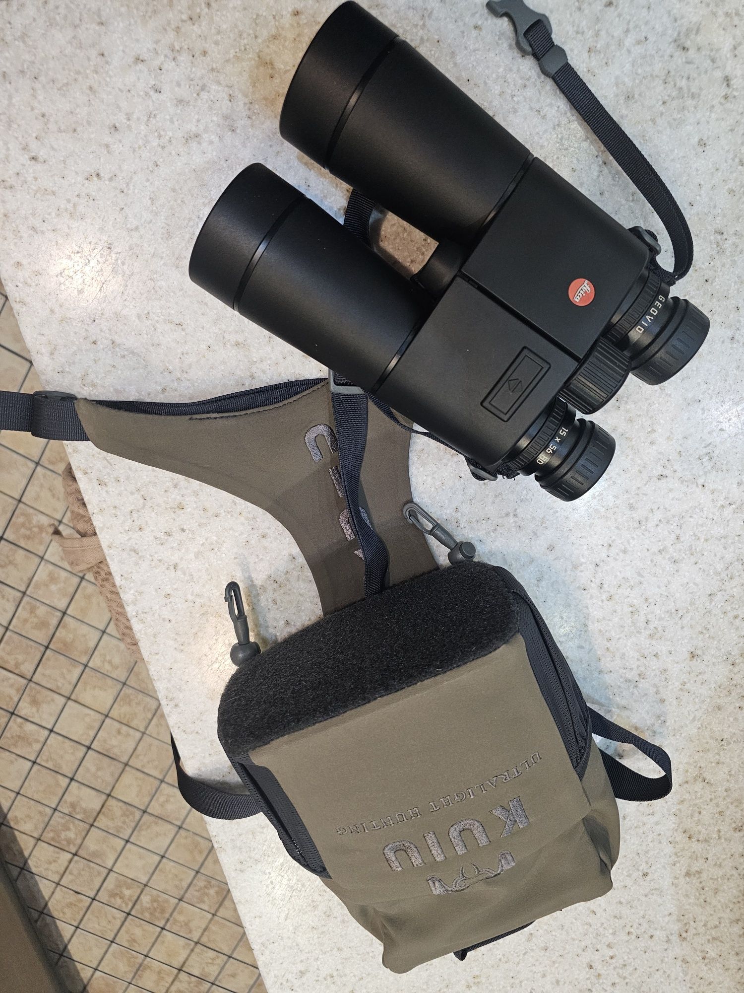 Бинокль Leica Geovid 15x56 HD с дальномером и сумкой Kuiu