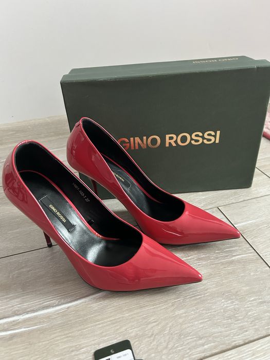 Цикламени обивки Gino Rossi