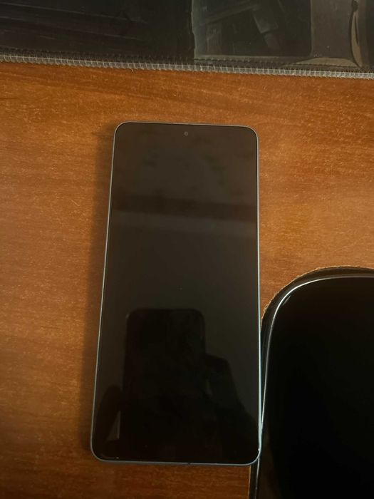 Vând un Redmi Note 13 Pro 5G cu 12 GB de 512 GB RAM