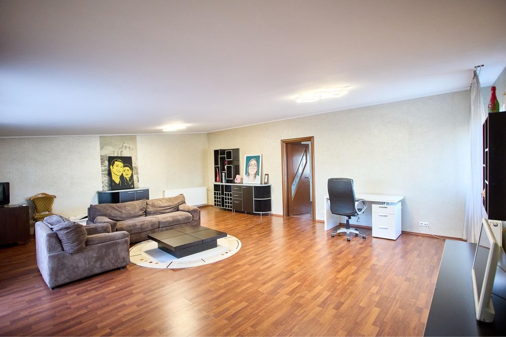 Vila in cartier 23 august proprietar