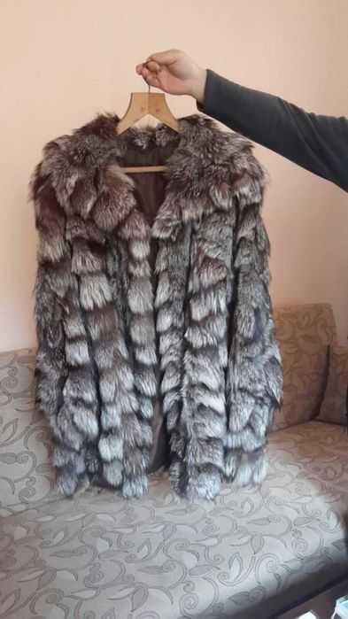 Продавам ново палто от сребърна лисица