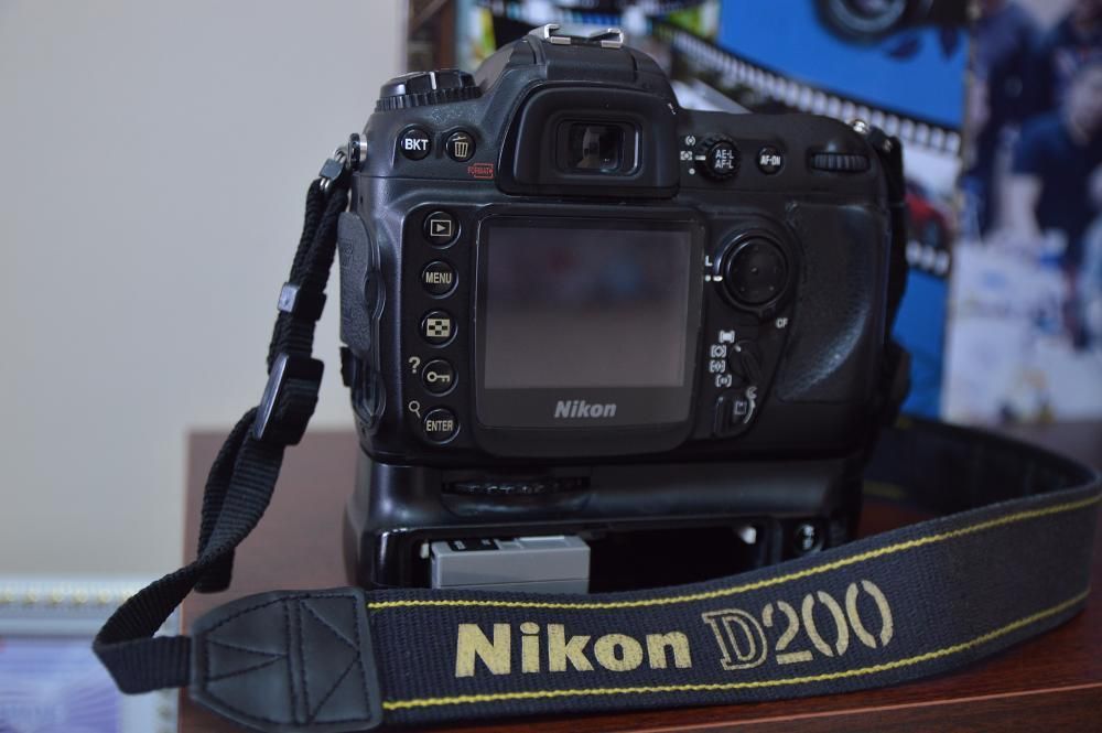 Nikon D200 body В подарок - карта памяти CF 8Gb.