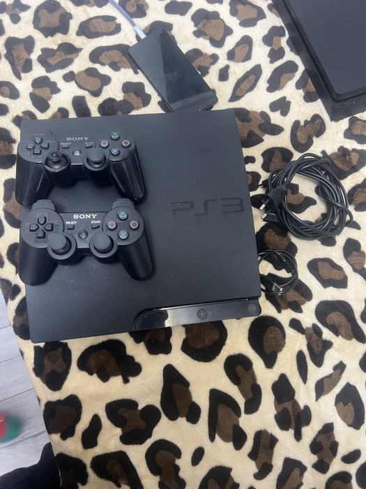 Vand playstation modat cu peste 35 de jocuri instalate