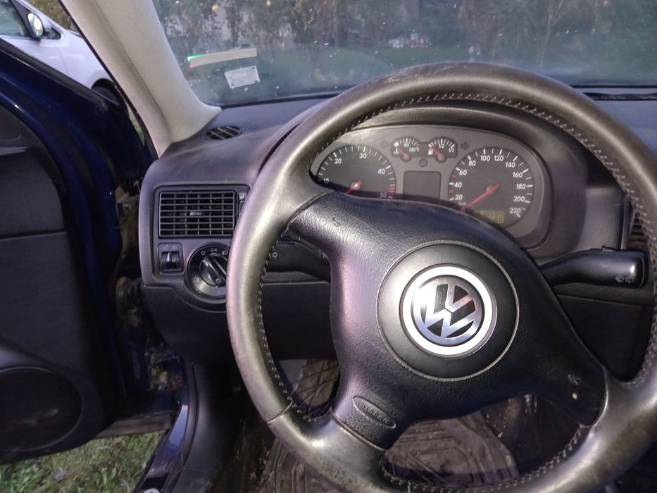 Голф 4 1.9 110 коня всичко работи перфектен мотор и скорости