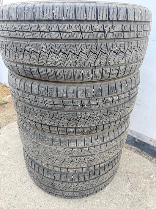 Продам зимний комплект шин