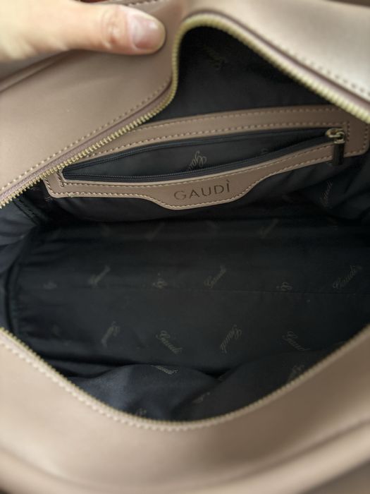 Gaudi чанта бежово с дълга дръжка