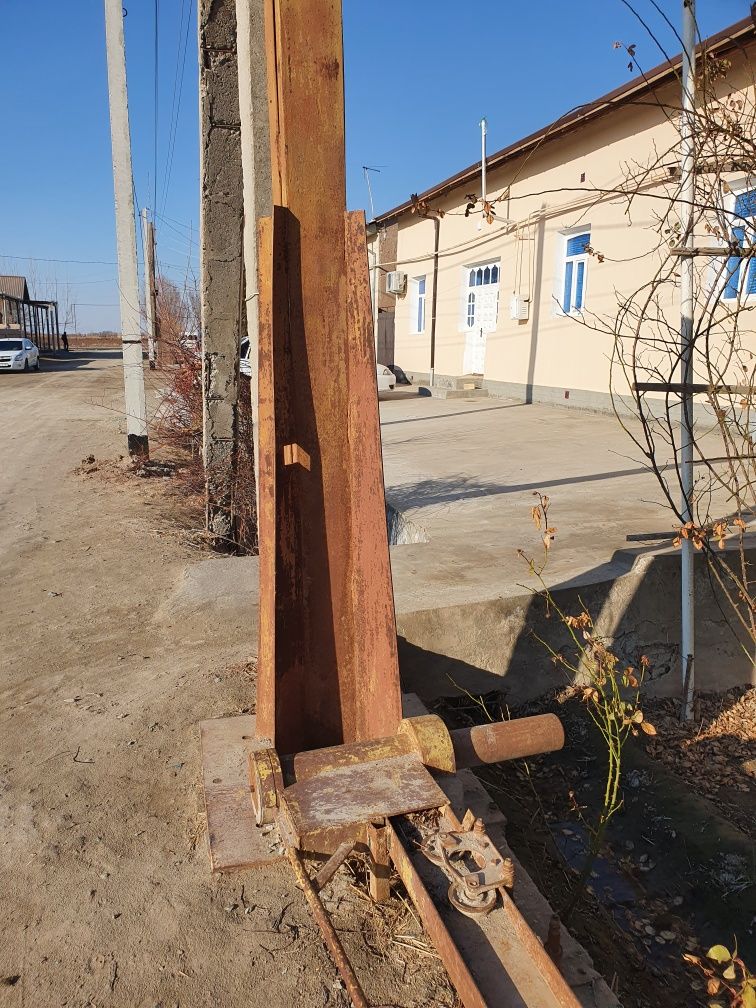 Tokarni sexla uchun kran.