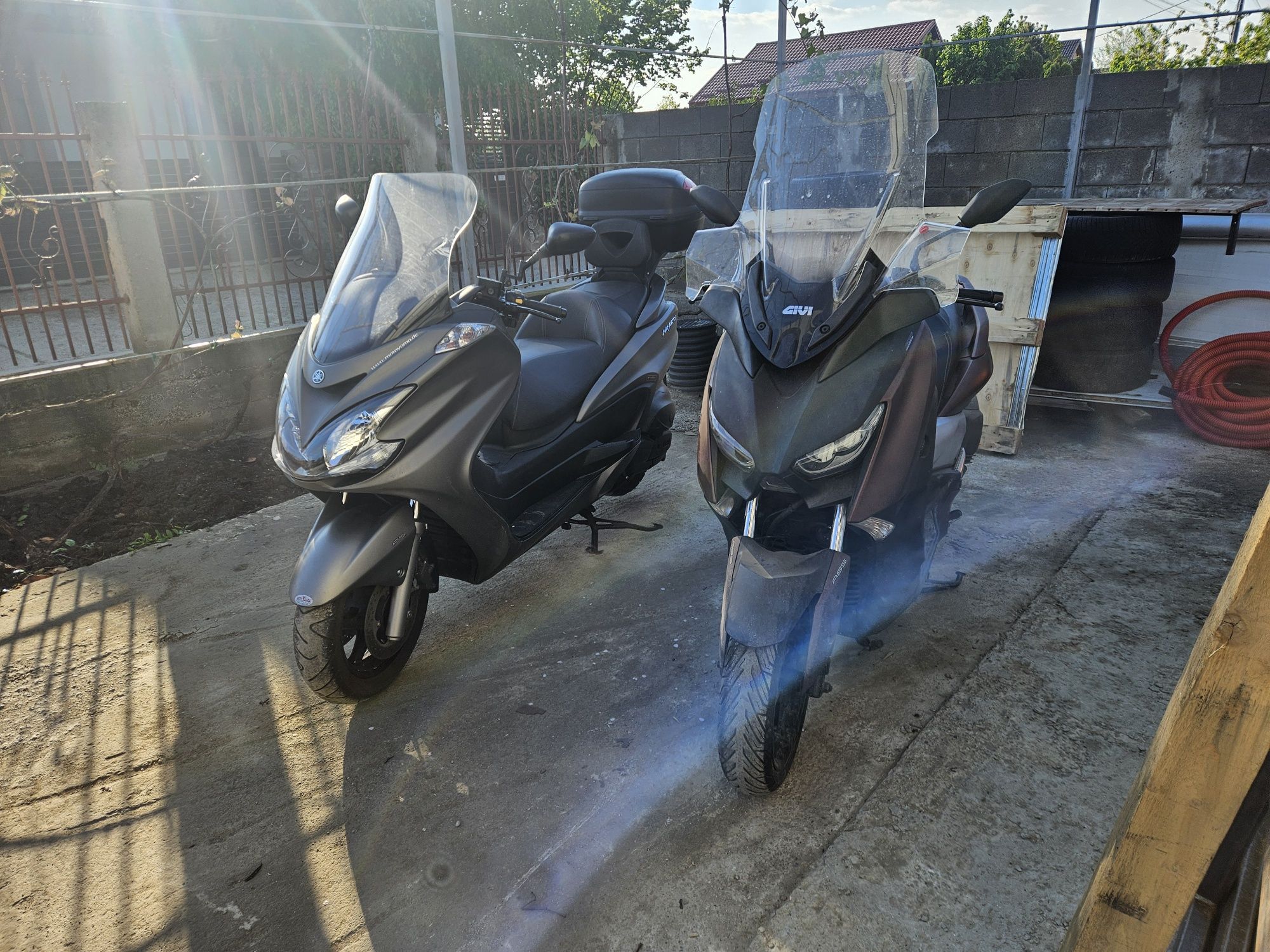 Vând yamaha xmax 300 2017