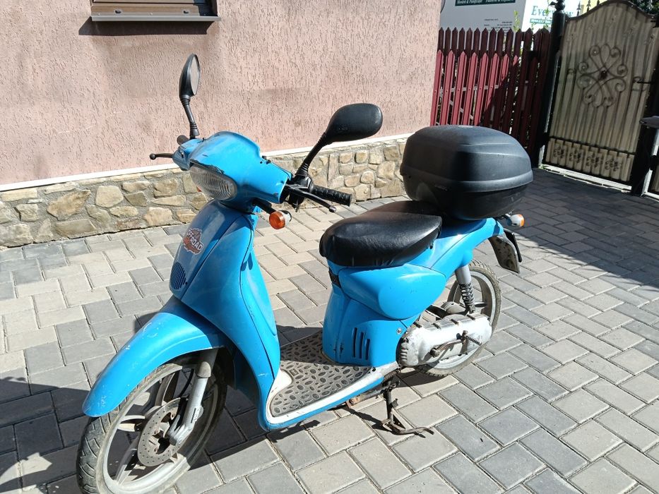Scuter Aprilia Scarabeo