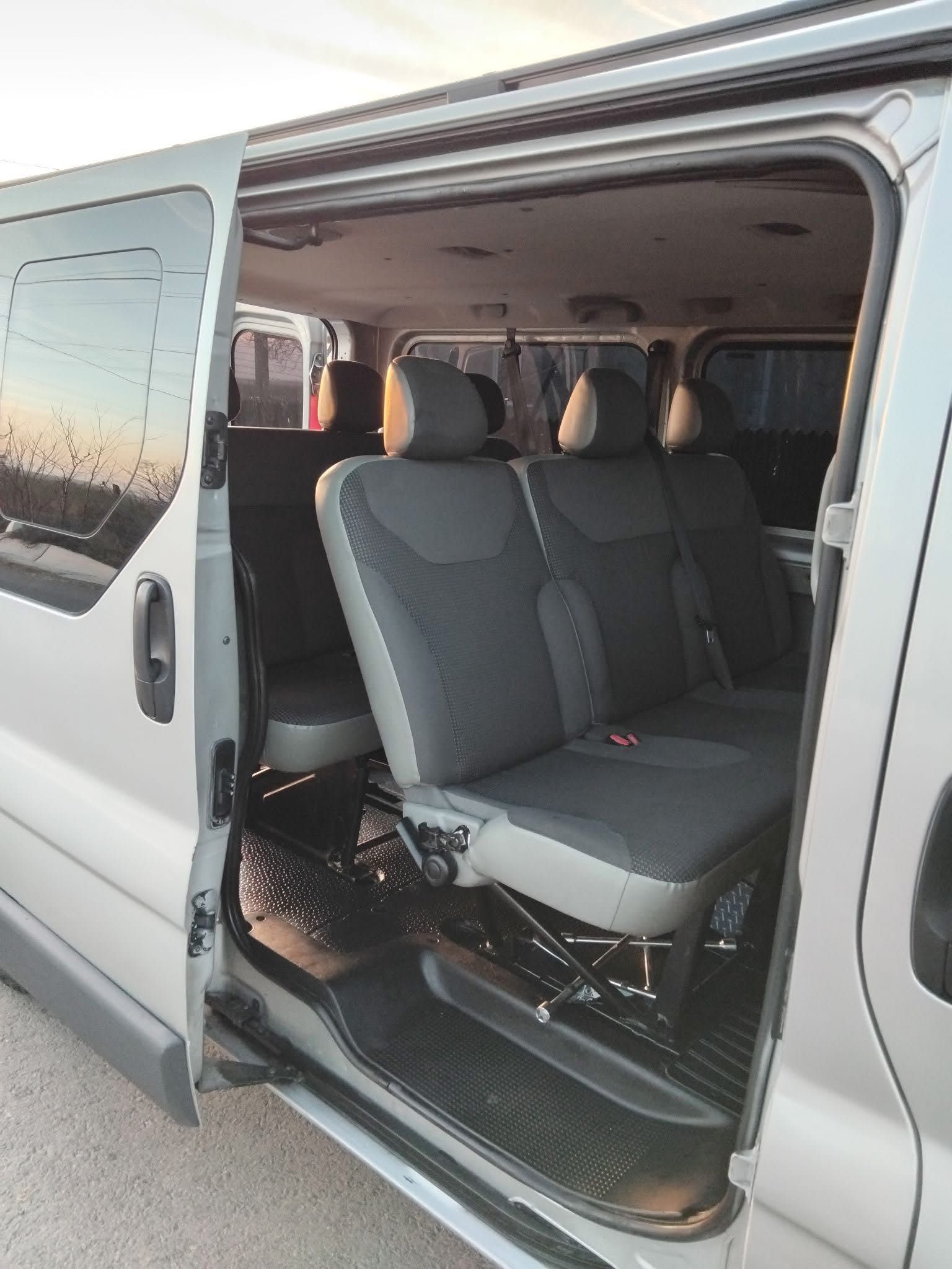 Vând Opel vivaro 2.0diesel 115cp, an 09.2008