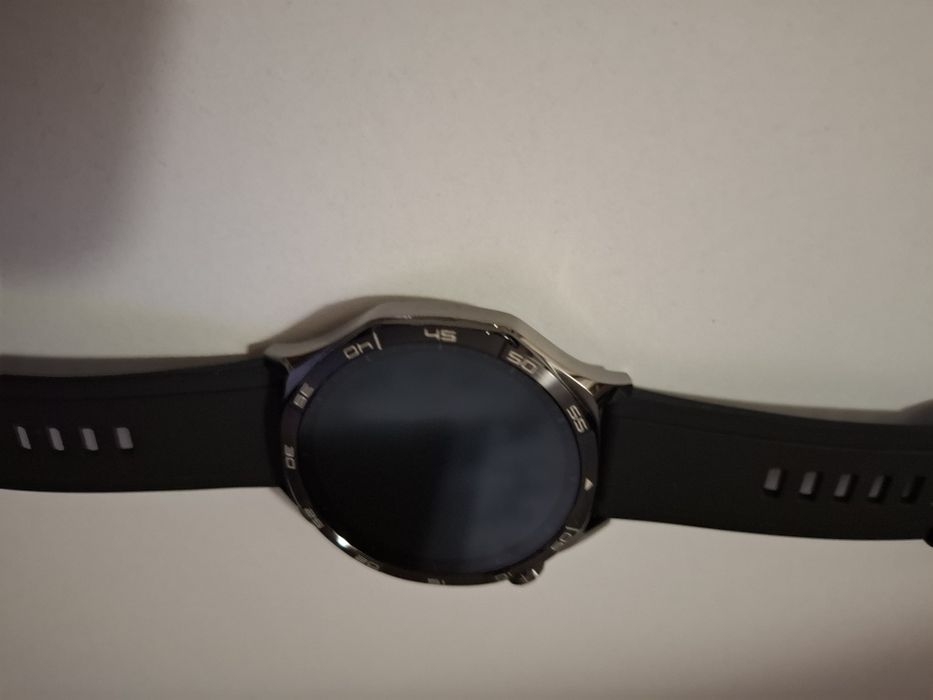 Продавам нов HUAWEI GT5.