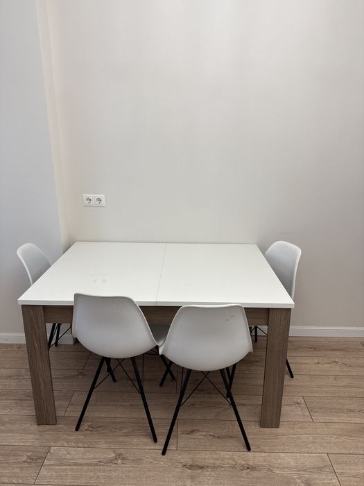 Продается стол обеденный + 4 стула