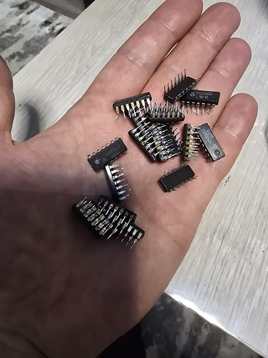 Продам микросхемы К157уд2