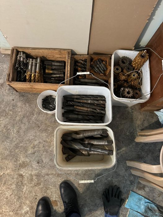 Продам советские сверла и все что на фото много инструментов