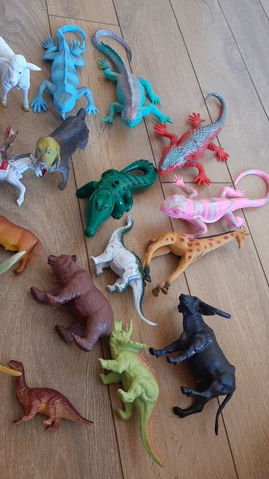 Микс гумени и пластмасови животни