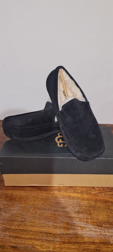 Pantofi noi cu eticheta UGG M ASCOT NR 41