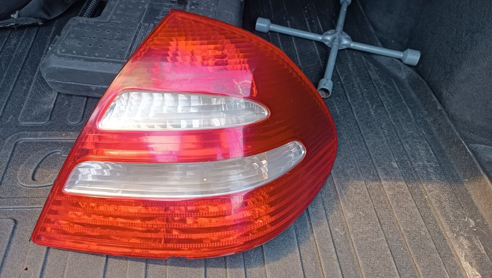 Правая фонарь мерседес w211