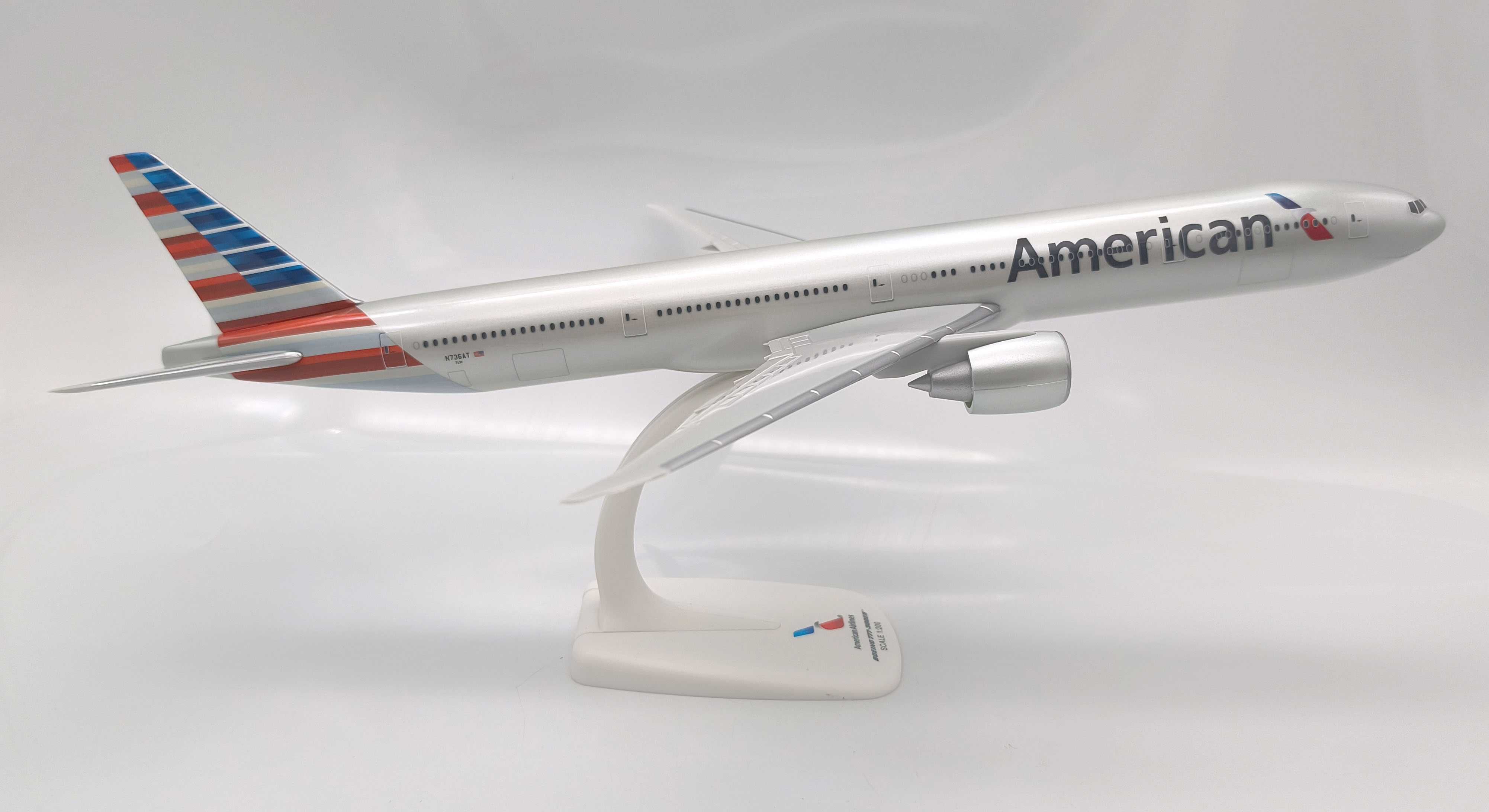BOEING 777-300ER AMERICAN AIRLINES Macheta avion Scara 1:200