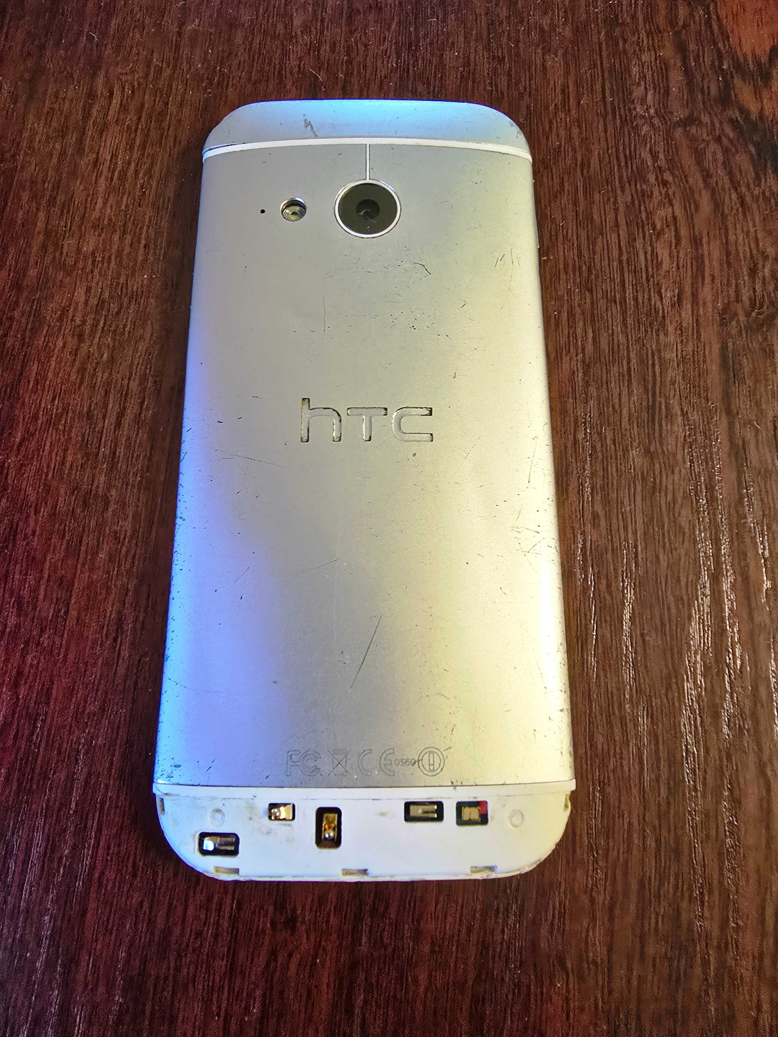 Продавам HTC за части и зарядни и хендс фрии за Самсунг